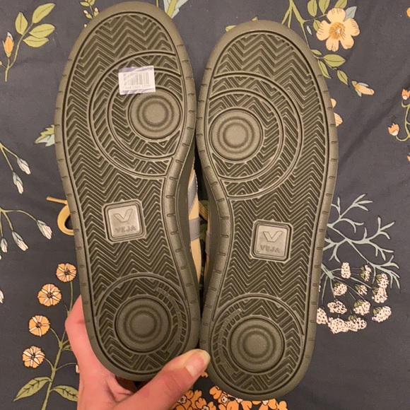 Veja Roraima High Top Sneaker - Picture 4 of 4